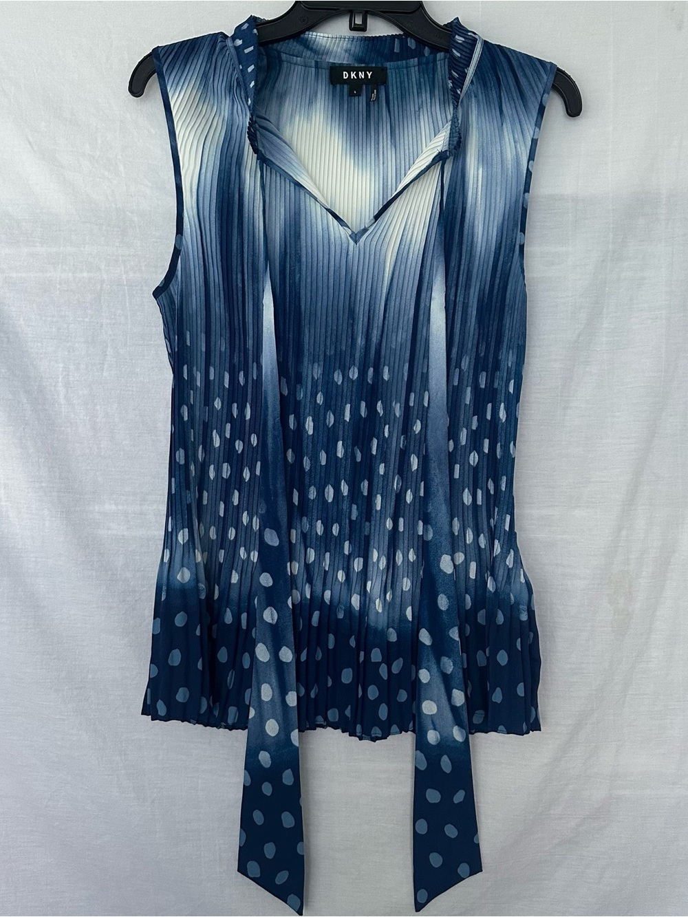 DKNY Navy Blue Ombre Pleated Sleeveless V-Neck Tie-Front Top